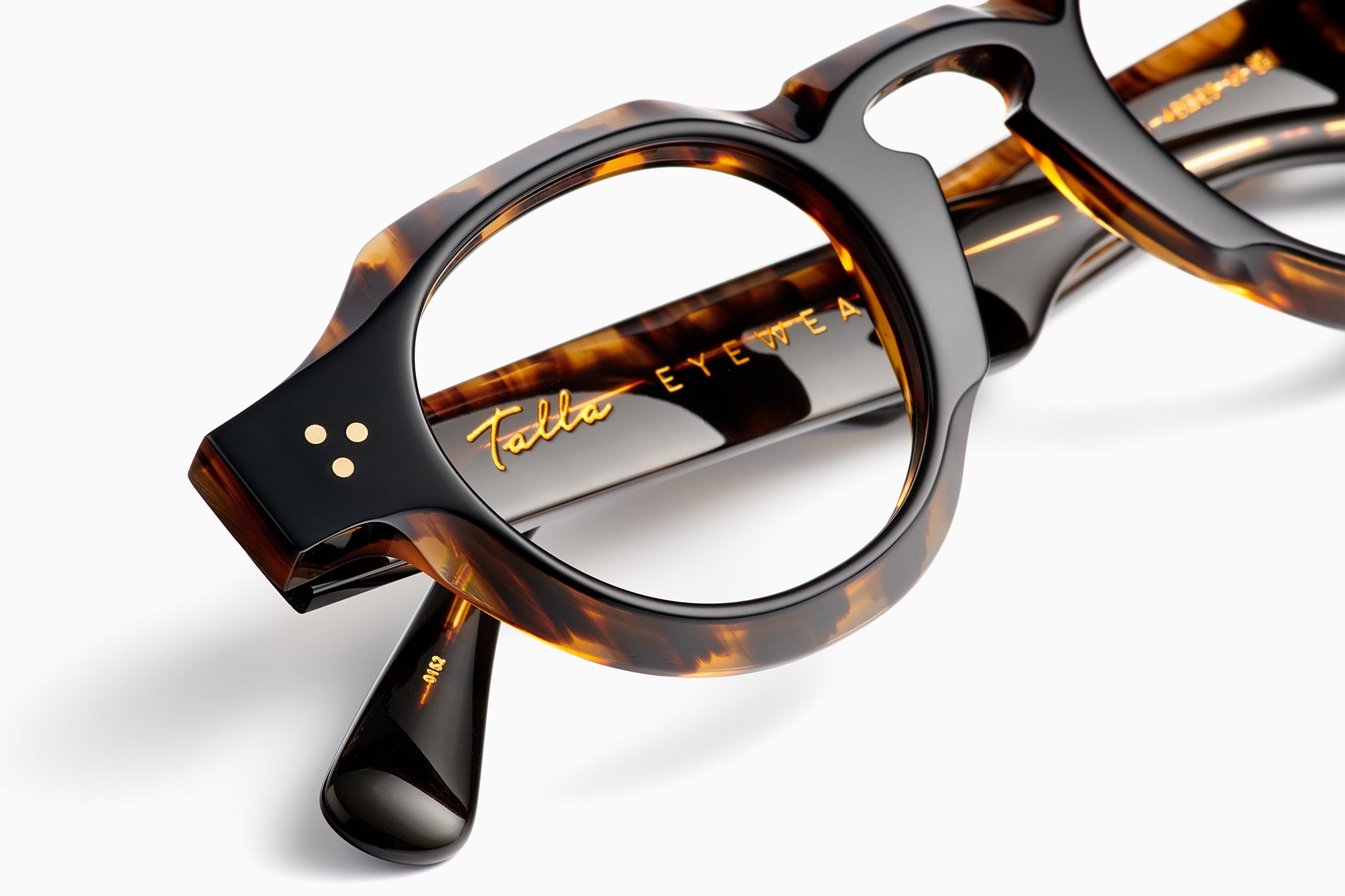 NOIR / ECAILLE